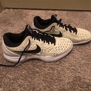 Used Nike zoom cage 3 tennis shoes